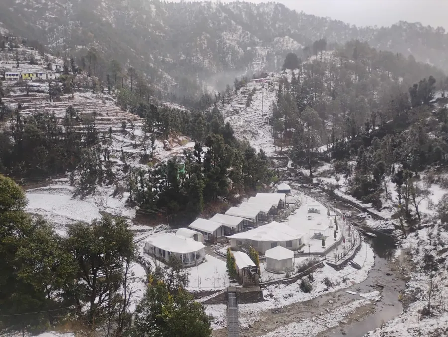 Mukshwaa resort in winter snow